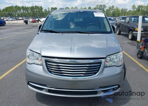 2015 Chrysler Town & Country Touring z USA, uszkodzony, nr VIN 2C4RC1BG0FR696615